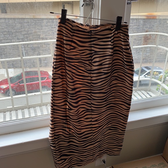 Forever 21 Tiger Print Midi Skirt with Slit - Picture 5 of 6